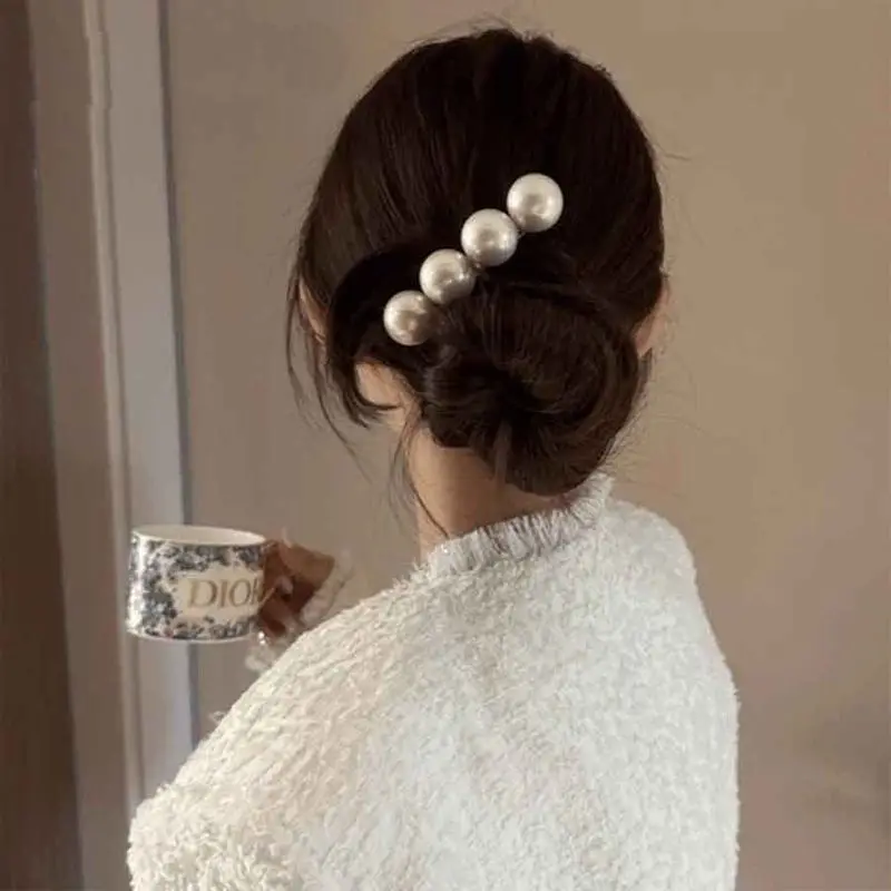 1 Stück Perlen-Haarspange im fortschrittlichen Stil mit einem neuen Griffclip für die Rückseite des Kopfes, einer runden Haarspange und einem Federclip-Stirnband Image