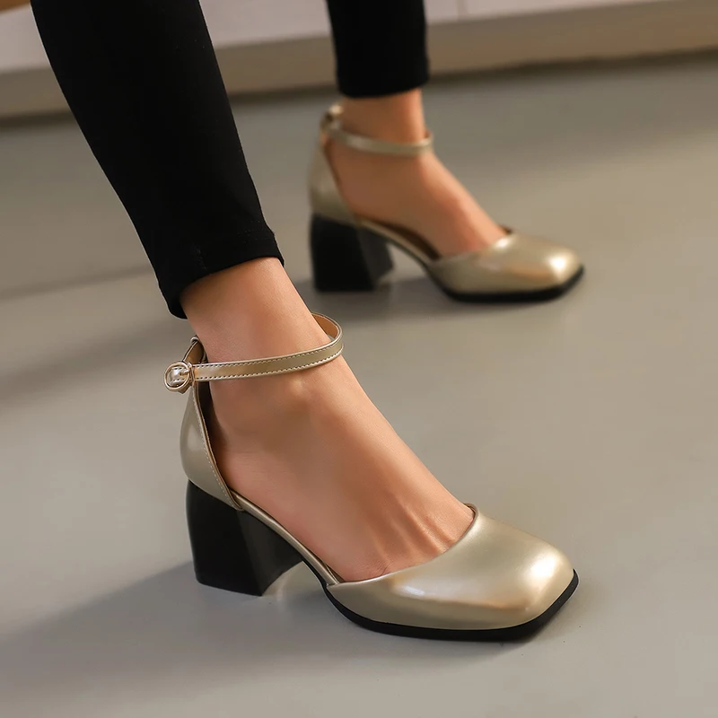 Plus Größe Shiny Patent Leder Runde Kappe Starke Ferse Höhlte-Out Mary Jane Schuhe Knöchel Schnalle Nette Süße Mädchen der Hohe Ferse Schuhe
