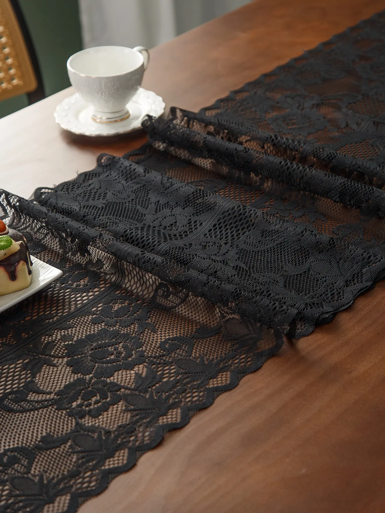 Rose Floral Lace Tischläufer American Vintage Polyester Lace Cutout Tischläufer für Esstisch Couchtisch