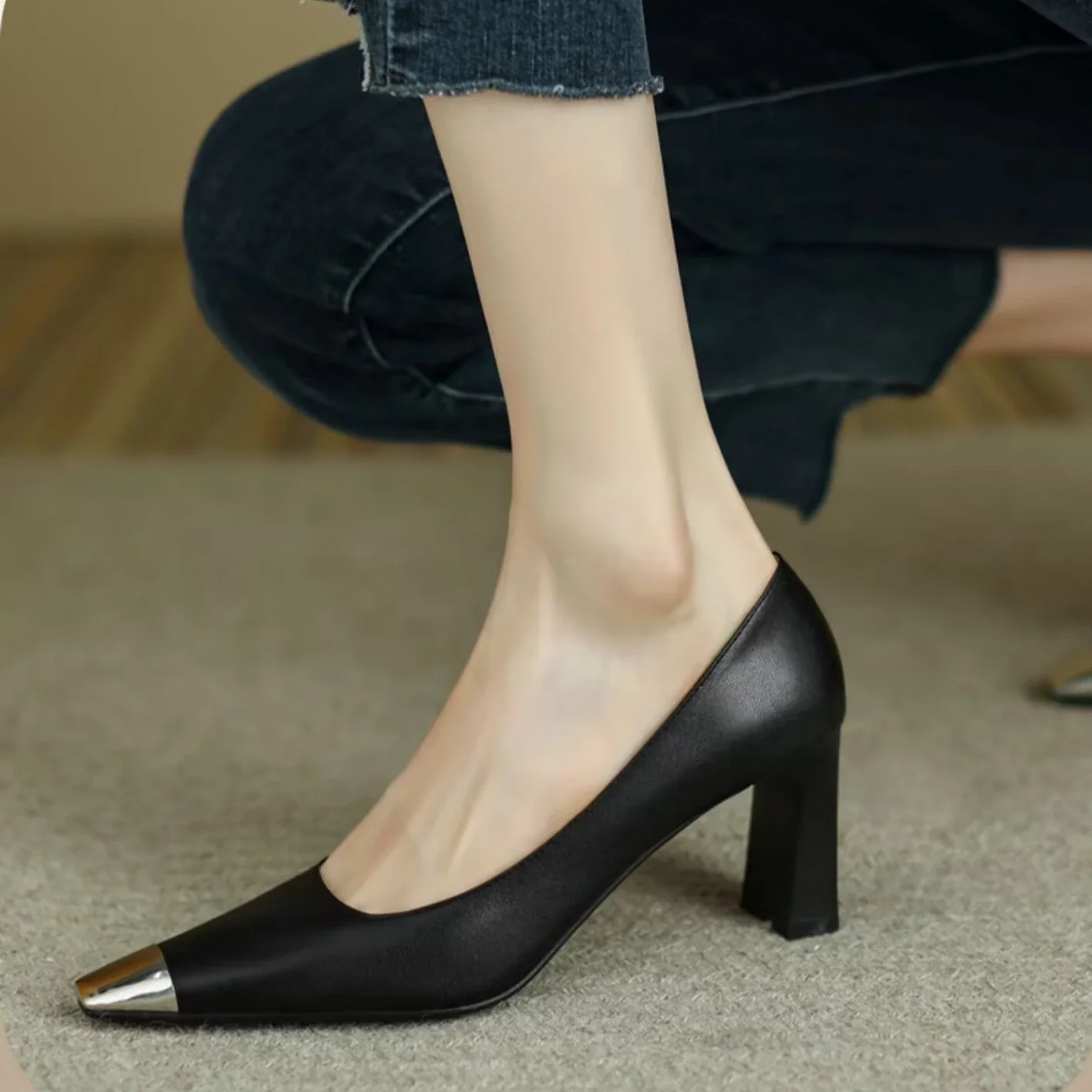 Quadratische Zehen Damenschuhe High Heels formale klobige schwarze Metall dekoration Büro Pumps Damenschuhe Block Ferse auf Absatz a e l