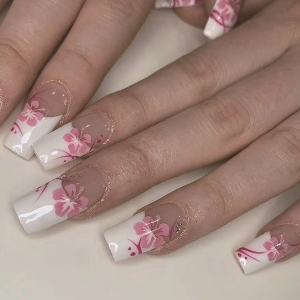 Mittellange Sarg-Kunstnägel, 24 Stück, weiße Ballerina-Nagelpresse mit französischer Spitze, rosa/weiße Blume, bedruckt, Frühling/Sommer, DIY-Maniküre Image