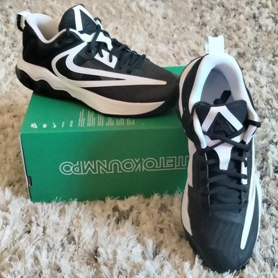 Nike Shoes | Black And White Athletic Men's Shoes Nike Giannis Immortality 3... Men's Size 9½ | Color: Black/White | Size: 9.5