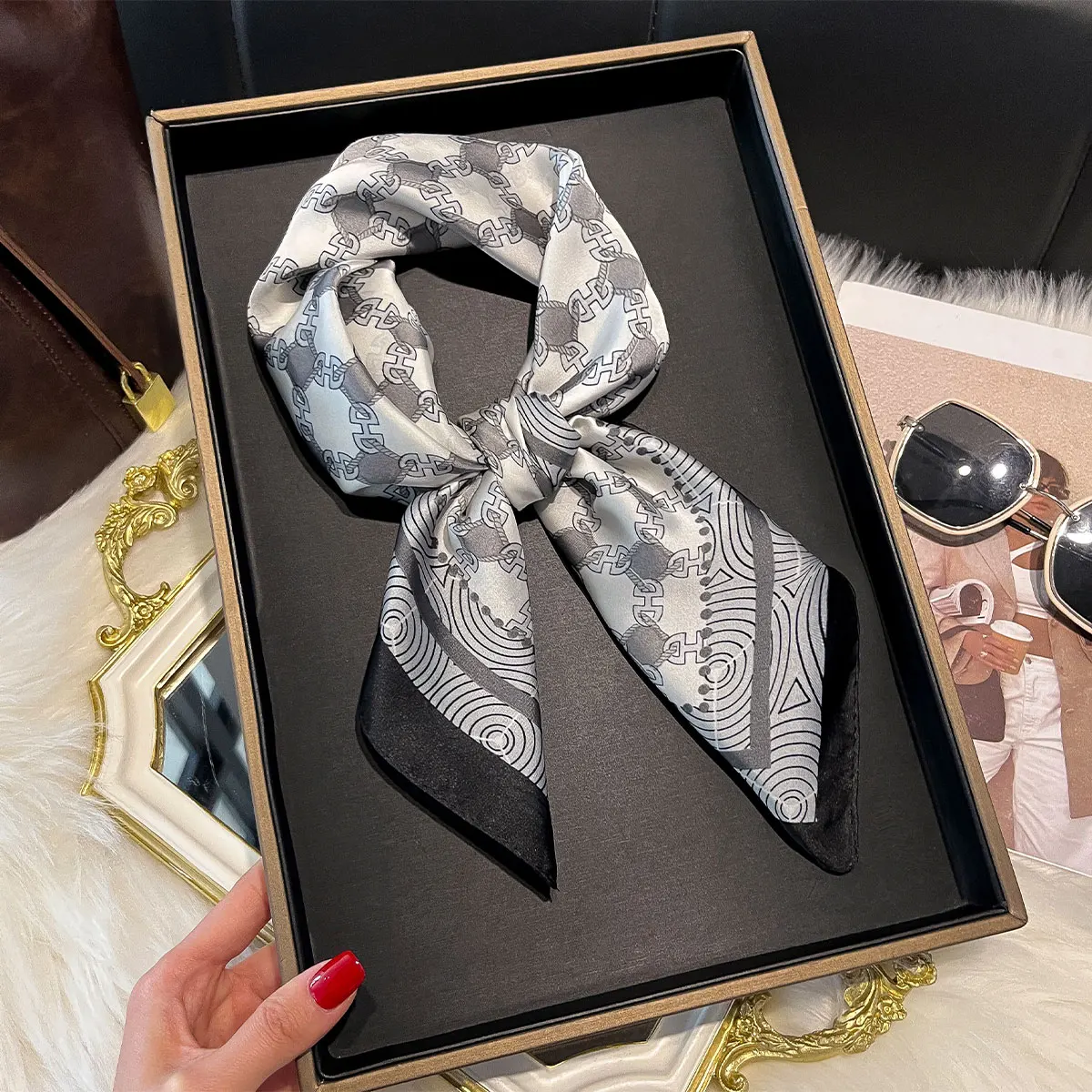 Luxus Mode Druck 70*70 cm Seide Quadrat Schal Frauen Weiche Satin Haarband Halstuch Krawatte Weibliche Stirnband Foulard Tasche band Image