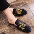 Mocassini ricamati moda uomo Mocassini stampati casual da uomo Mezze scarpe Uomo Party Driving Flats Ciabatte Pantofole Zapatos Hombre