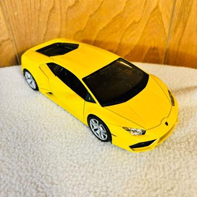 Disney Toys | Lamborghini Huracan Lp610-4 Yellow Diecast 7.5 Inches Model Car Maisto No Box | Color: Yellow | Size: Osbuk