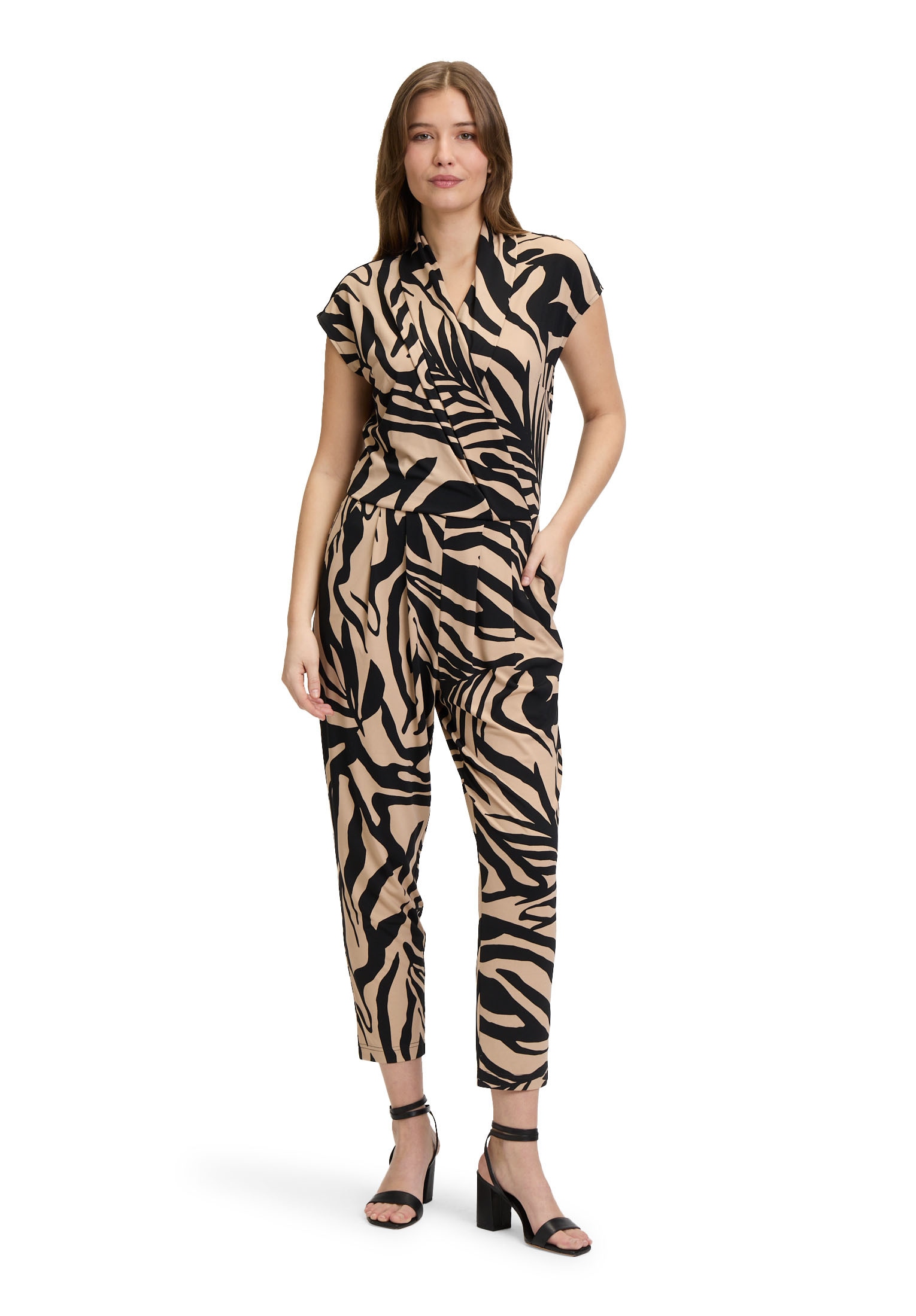 Overall BETTY BARCLAY "Damen mit Eingrifftaschen", Damen, Gr. 42, Normalgrößen, schwarz (schwarz, beige), Jersey, Obermaterial: 95% Polyester, 5% Elasthan, figurumspielend, Overalls Overall, Form