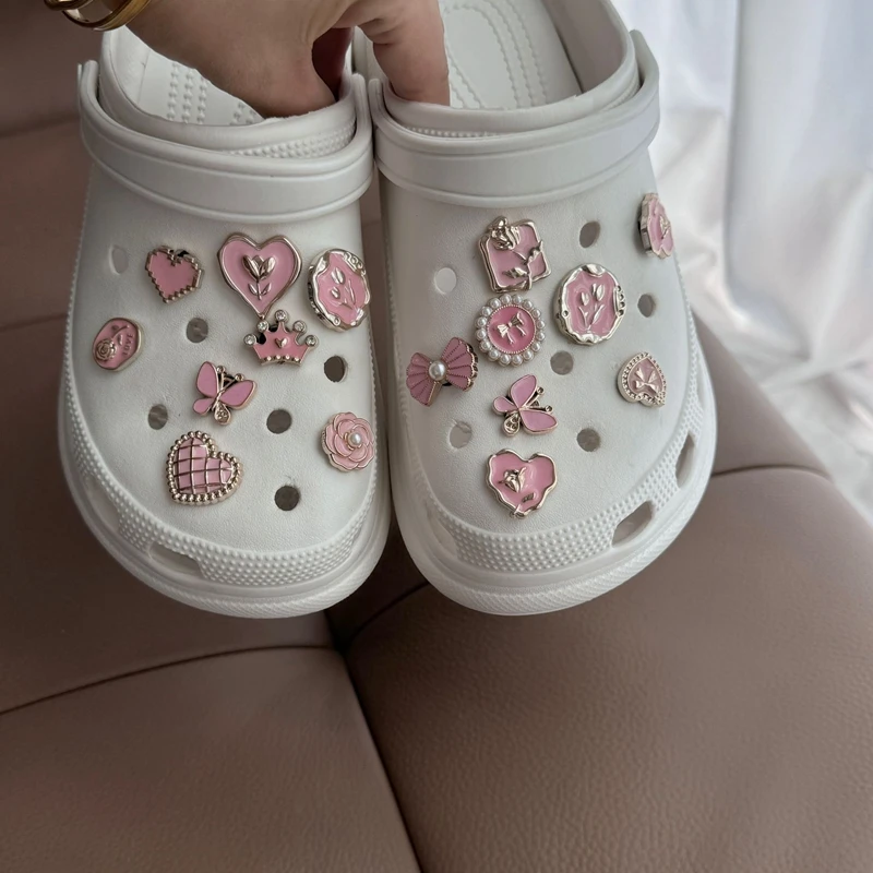 16Pcs Rosa Schuh Charms Set Kreative DIY Schuh Blume Diamant Schmetterling Perle Blume Abnehmbare Kette schnalle Mädchen Schuh Dekoration