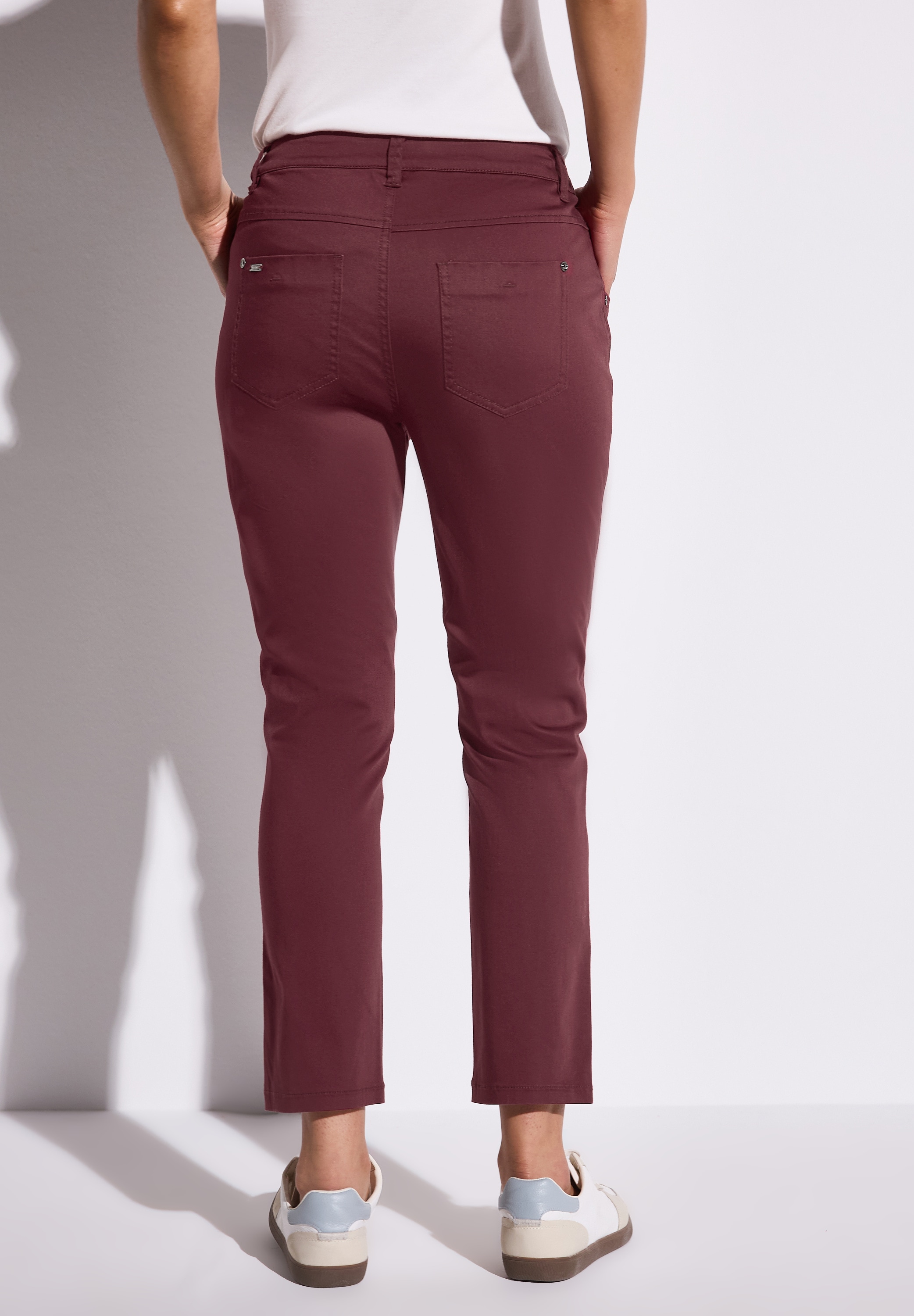 7/8-Hose STREET ONE, Damen, Gr. 38, Länge 26, rot (schwarz cherry rot), Web, 97% Baumwolle, 3% Elasthan, unifarben mit Farbeinsatz, comfort fit 7/8-Länge, Hosen 7/8-Hose, 4-Pocket Style