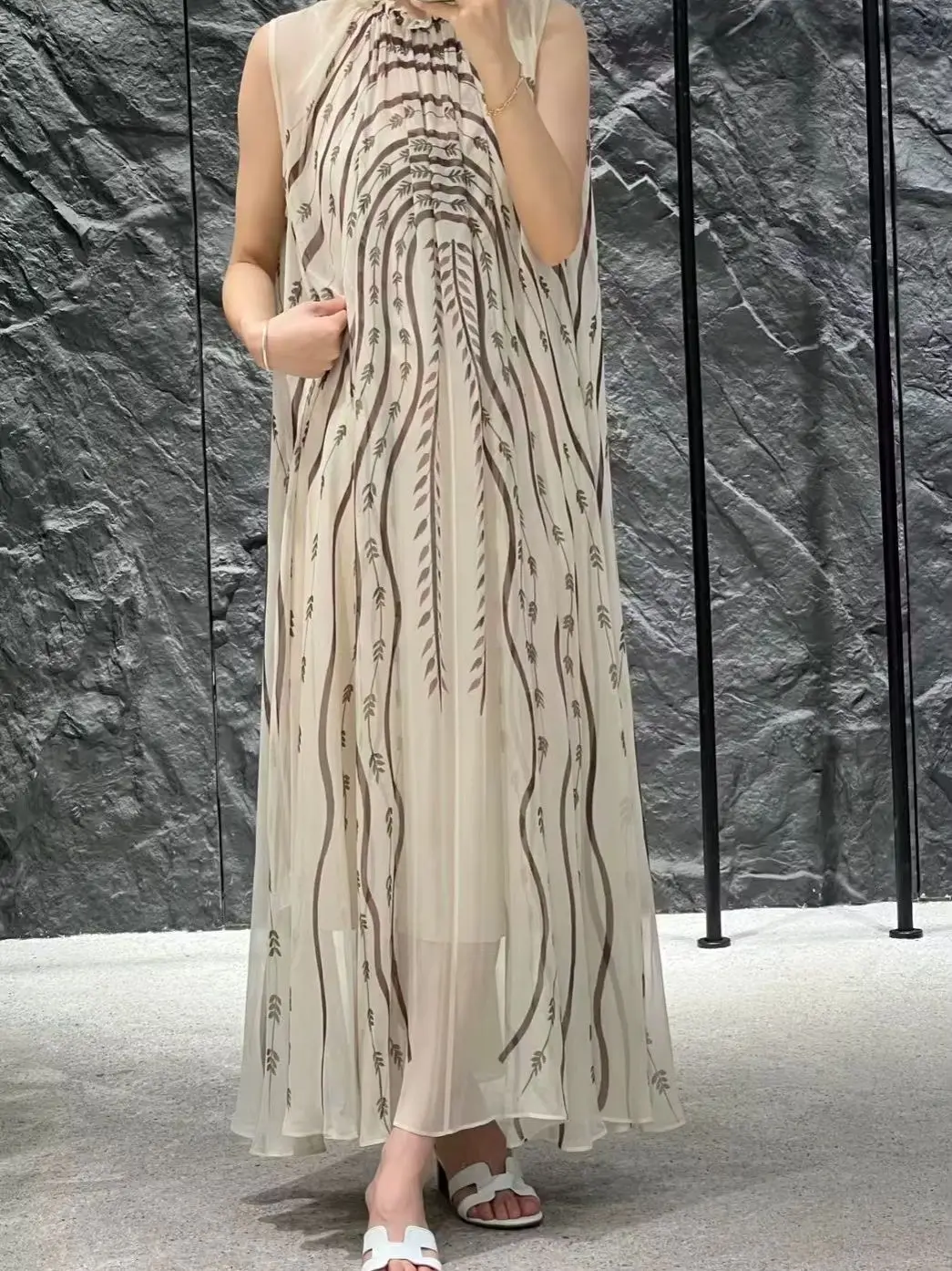 Böhmisches, elegantes Sommer-Damenkleid aus reiner Seide mit Aufdruck Image