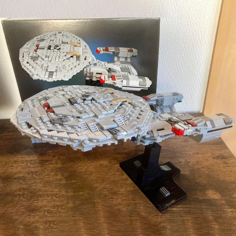 777Pcs USS Enterprise D NCC-1701-D Midi Skala Raum Krieg Waffe MOC SpaceShip Schlacht Modell Bausteine DIY Bildung Spielzeug geschenk Image