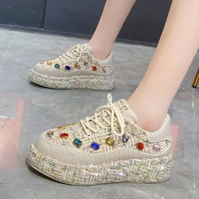Neue Frauen Skates chuhe Plattform Mid-Heel Casual Sneakers Schnürung All-Match Perlen Frauen Tennis Strass modische Damenschuhe