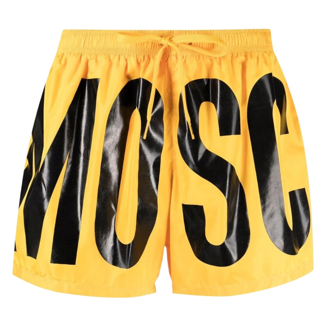 Kurze Badeshorts von Moschino in Schwarz mit kräftigem Logo-Print in leuchtendem Gelb