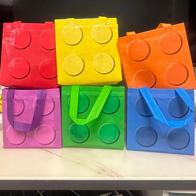 TEMU 6pcs Mixed Color Non-woven Handbags, Building Block Theme, Birthday Party Gift Bags, Handheld Decorative Bags For Packaging And Image