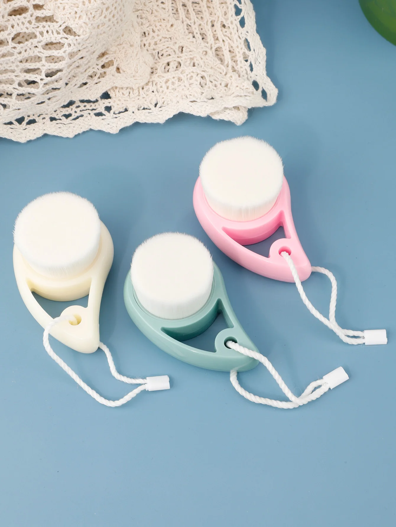 1/3-teiliges Reinigungsbürsten-Set in Reisegröße. Weiche und sanfte Peeling-Reinigungsbürste, einfach zu verwenden für empfindliche Haut Image