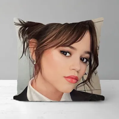 Jenna ortega kissen bezüge dekorative sofa kissen kurze plüsch kissen bezug kissen bezug kissen Image
