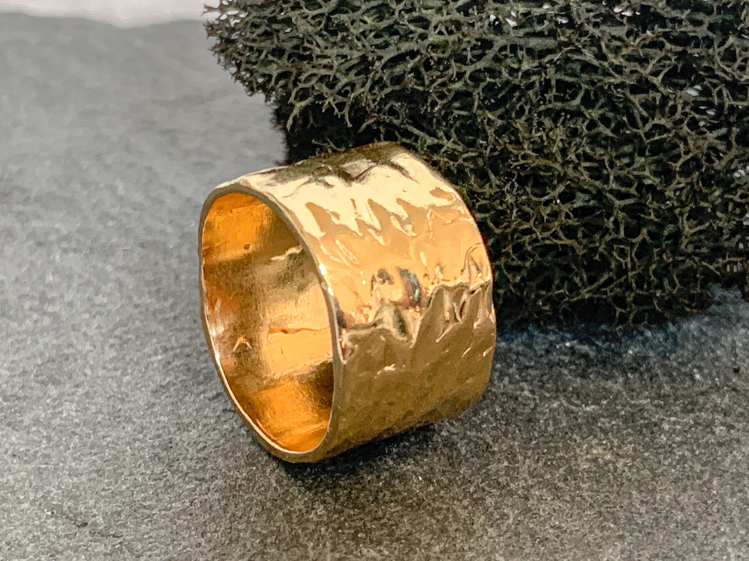 Anello martellato fatto a mano da 14 mm, fascia unisex, martellato, fascia in oro martellato, anello martellato per uomo e donna, fascia martellata