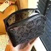 Japanische schwarz bestickte Hello Kitty Make-up-Tasche, tragbar, Cartoon-Vintage-Stil, süßer Charme, Hello Kitty Aufbewahrungstasche, Geburtstagsgeschenk