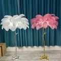 Argent or Net célébrité nordique résine plume lampadaire lumière de luxe salon décor à la maison chevet canapé lumière verticale E27
