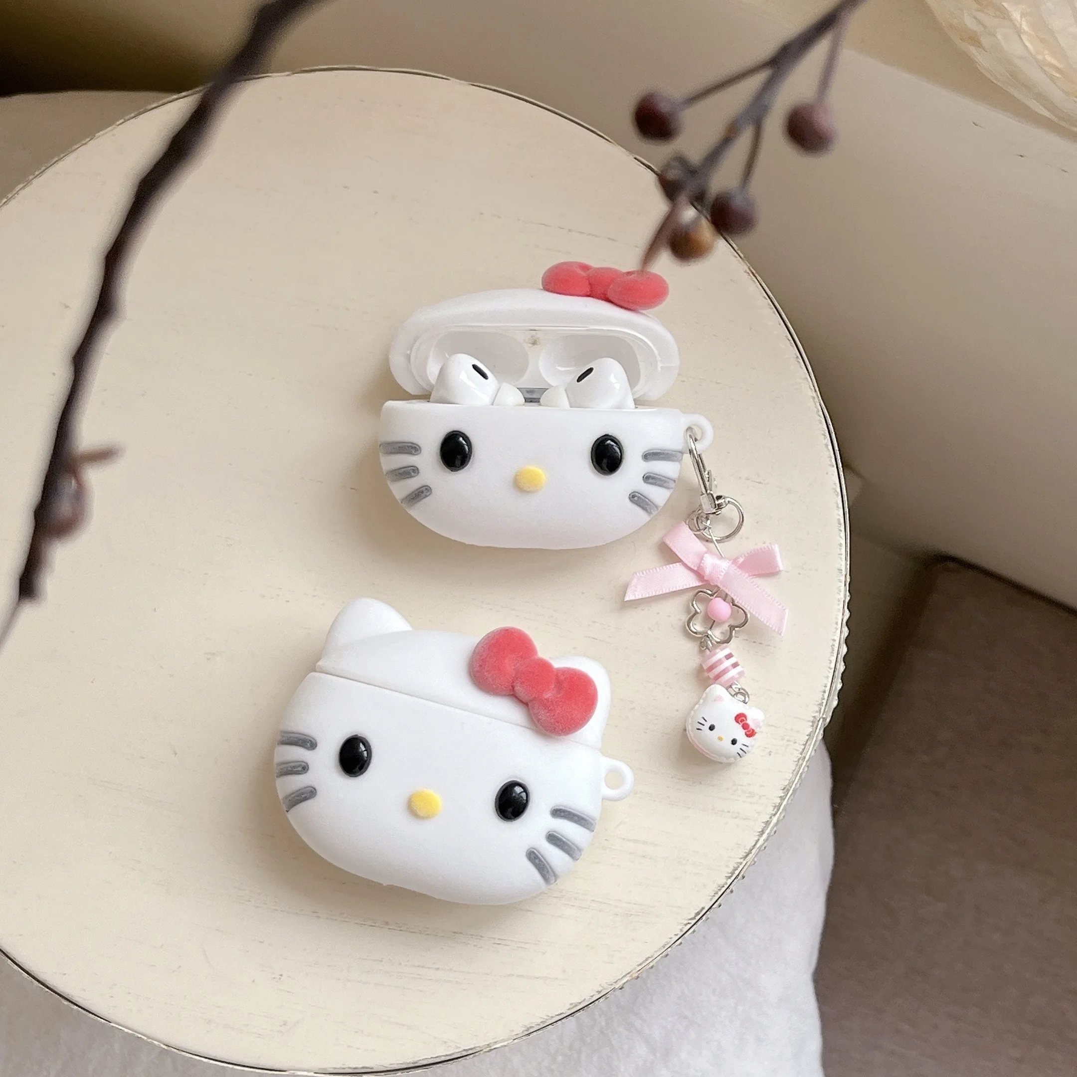 Tolle Qualitätsanimation für Hello Kitty Sanrio Silikon-Kopfhörerabdeckung Cartoon für Airpods 4,1,2,3, Pro, Pro2 Weiß ist schön Image