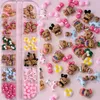 12 Gitter Sommer schwarze Haut Hello Kitty Nagel Charms 3D rosa Schleifen Hello Kitty Nail Art