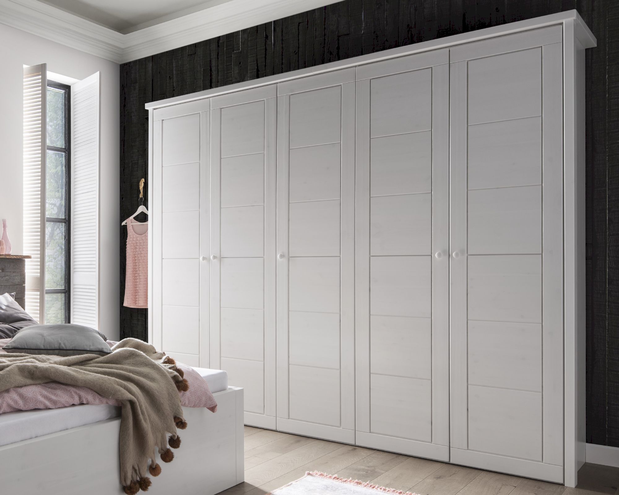 MassivHolz »Vita« Kleiderschrank weiß – erhältlich in 2 Größen