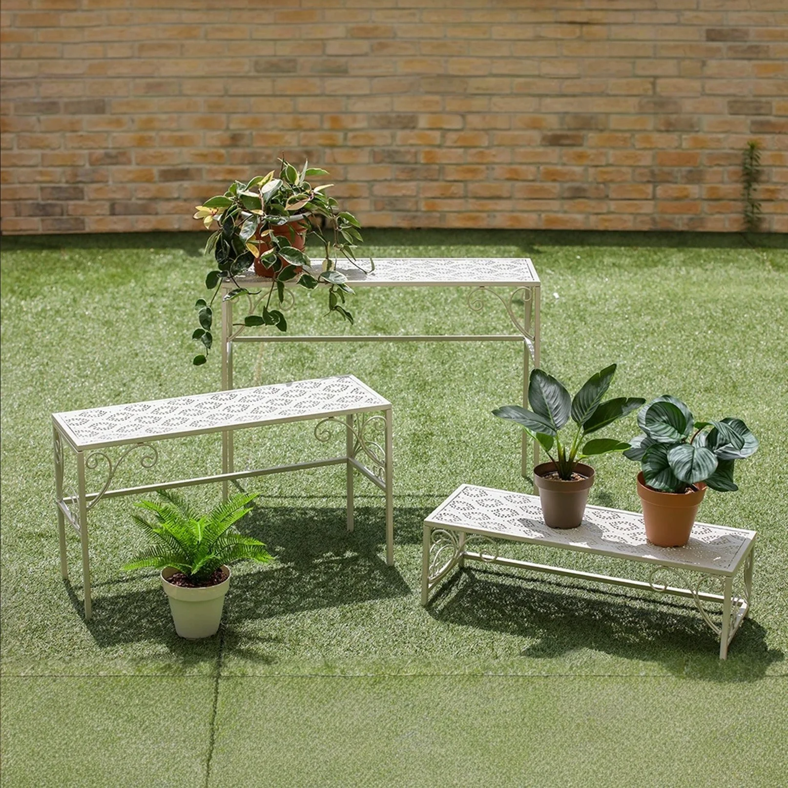 3-stöckiger Blumenständer aus Metall, Pflanzenständer für den Innen- und Außenbereich für Garten und Balkon, praktisches Regal für Topfpflanzen und Dekoration Image