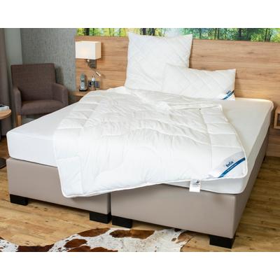 Microfaserbettdecke BECO "BeCo Medibett MF50 Made in Green 135x200 cm und weitere Größen", weiß, B:200cm L:200cm, Bezug: 100% Baumwolle. Füllung: 100% Polyester, Bettdecken, Made in EU, allergiker geeignet (Hausstauballergiker) Image