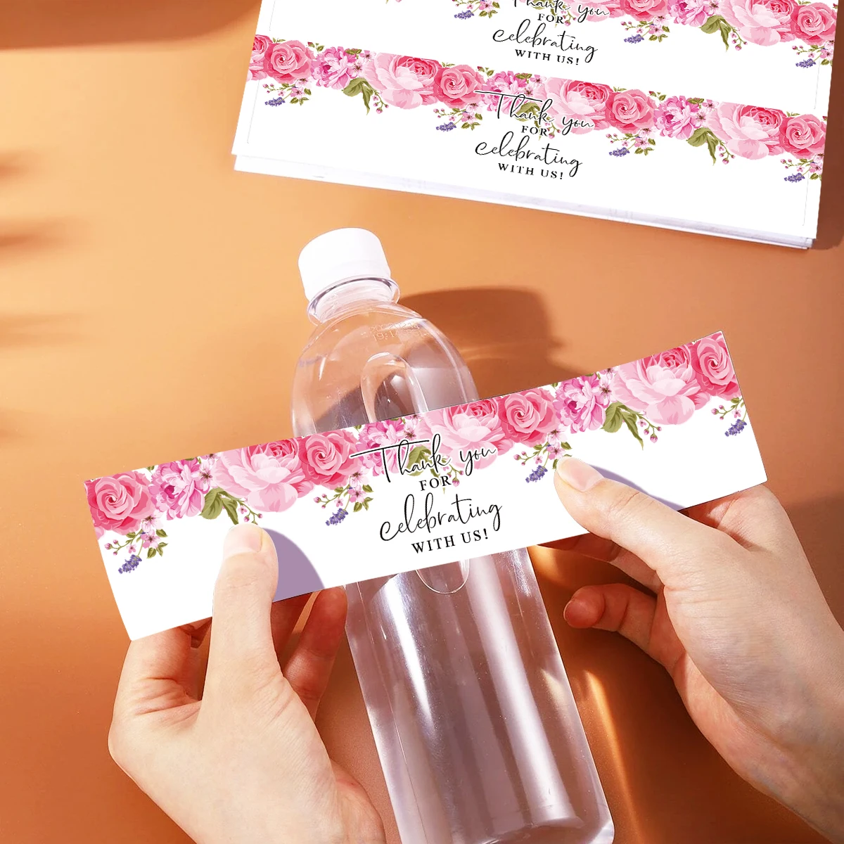 20 Stück Dankeschön-Etiketten für Wasserflaschen mit Blumenmuster zum Feiern mit uns, Hochzeitsfeier, Babyparty, Geburtstagsdekoration Image