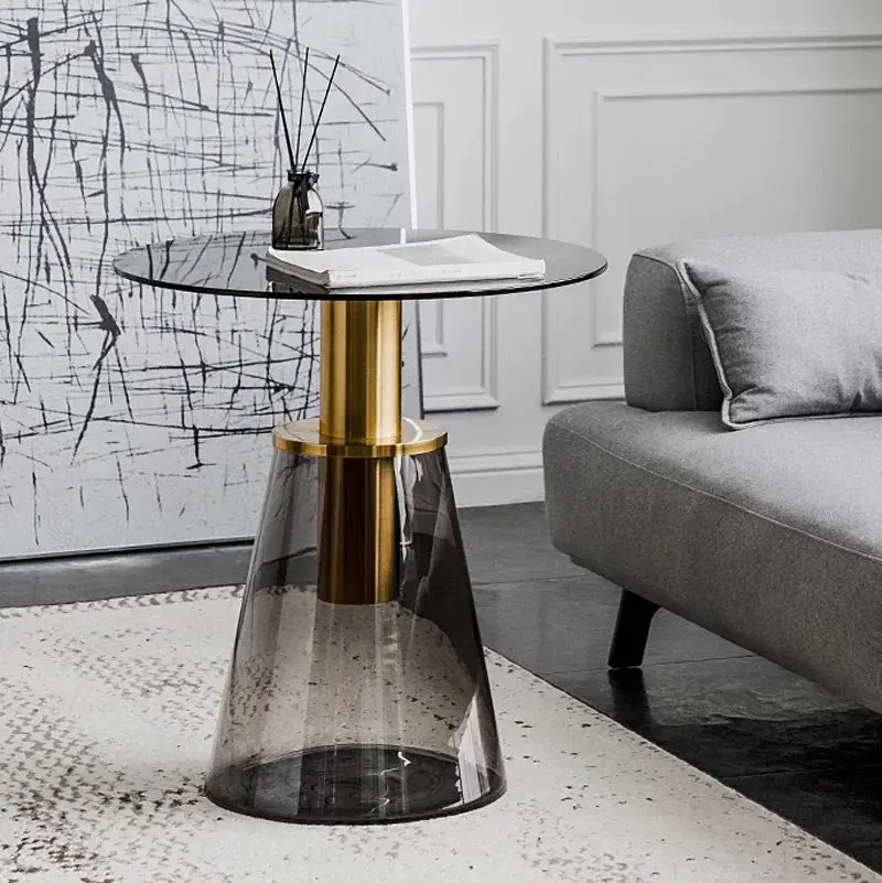 Couchtisch für Zuhause, Wohnzimmer, luxuriöser runder Ecktisch, transparenter, farbiger Glas-Couchtisch des Designers, Verhandlungstisch Image