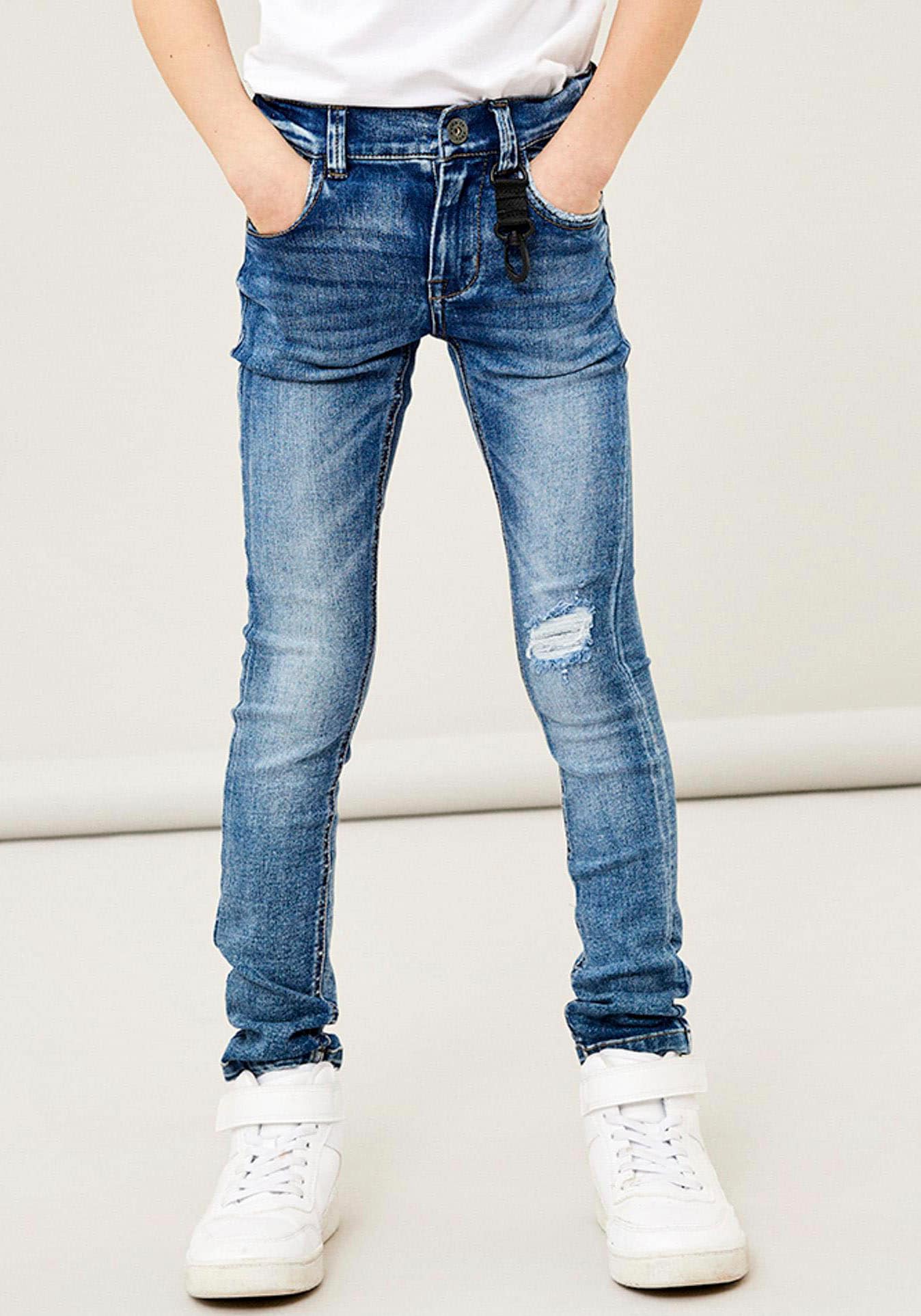 Stretch-Jeans NAME IT "NKMPETE DNMTONSON", Jungen, Gr. 122, N-Gr, blau (medium blau denim), Denim/Jeans, Obermaterial: 74% Baumwolle, 24% Polyester, 1% Elasthan, 1% Viskose, Abriebeffekte, skinny fit normal, Jeans Image