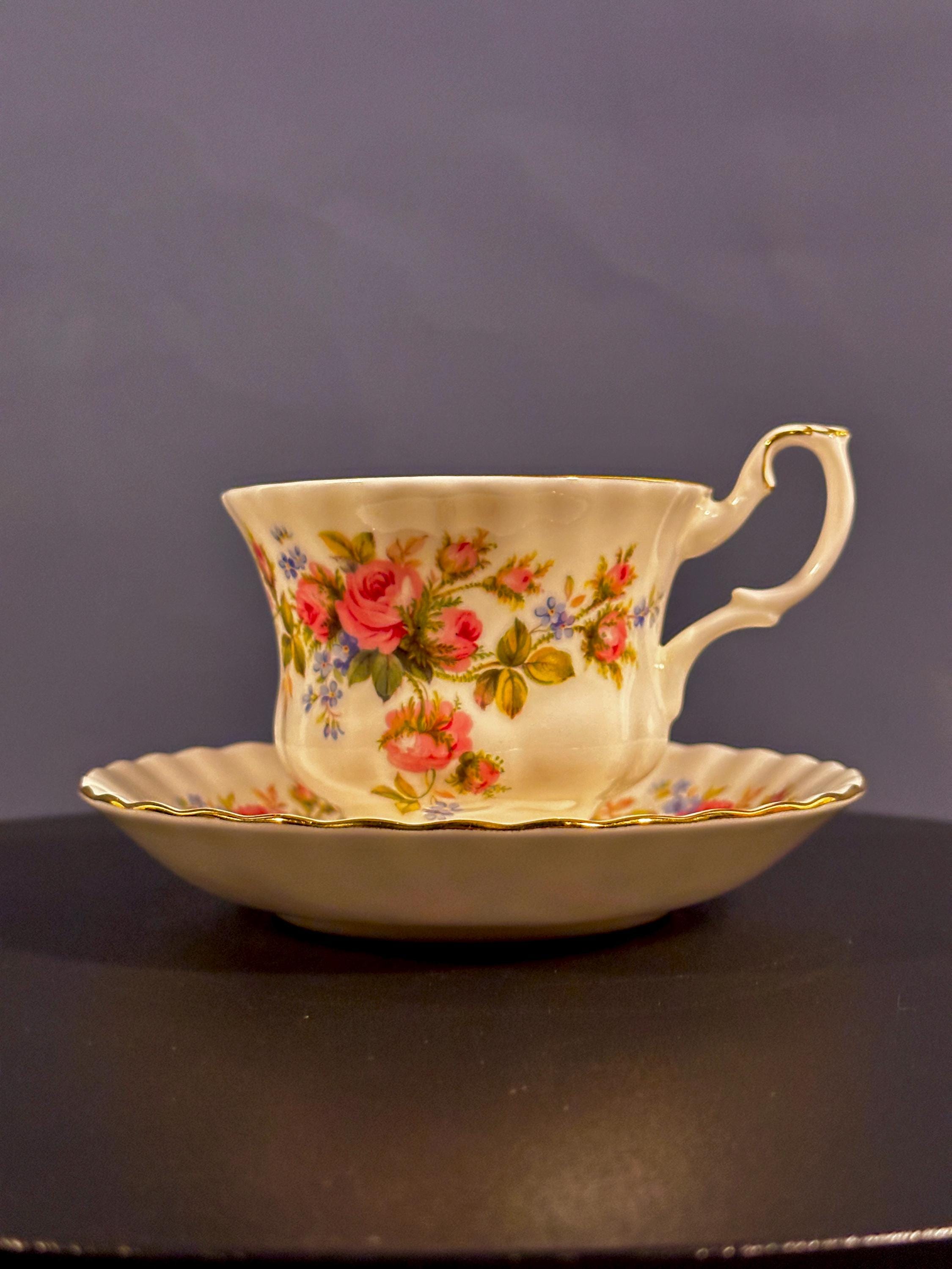 Set di tazze e piattini da tè vintage Royal Albert Moss Rose / Tazza da tè floreale in porcellana fine inglese / Regalo / Da collezione del 1956