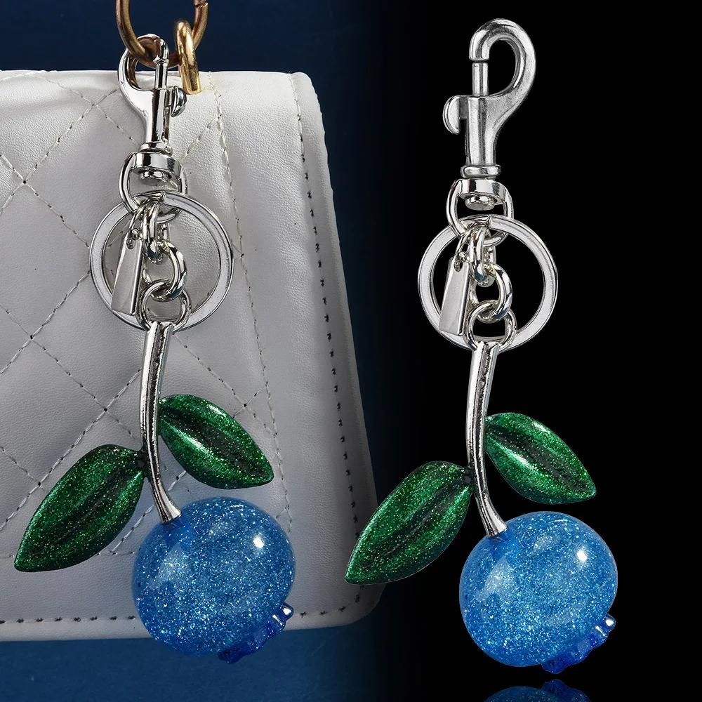 Blaubeer-Taschen-Charm, Blaubeer-Schlüsselanhänger, Metall-Accessoire, funkelndes Harz für Trainer, Geldbörsen, Schlüsselzubehör, Charm-Schlüsselanhänger, Geschenk Image