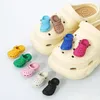Süße 3D Mini Schuhe Form PVC Schuh Charms für Clogs Zubehör Frauen Strand Sandalen Schnalle Kinder Schuh Pins DIY Schuh Dekorationen