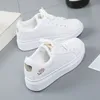 Frauen Leder Pu Casual Schuhe Neue 2024 Frau Schuhe Mode Gestickte Weiße Turnschuhe Atmungsaktive