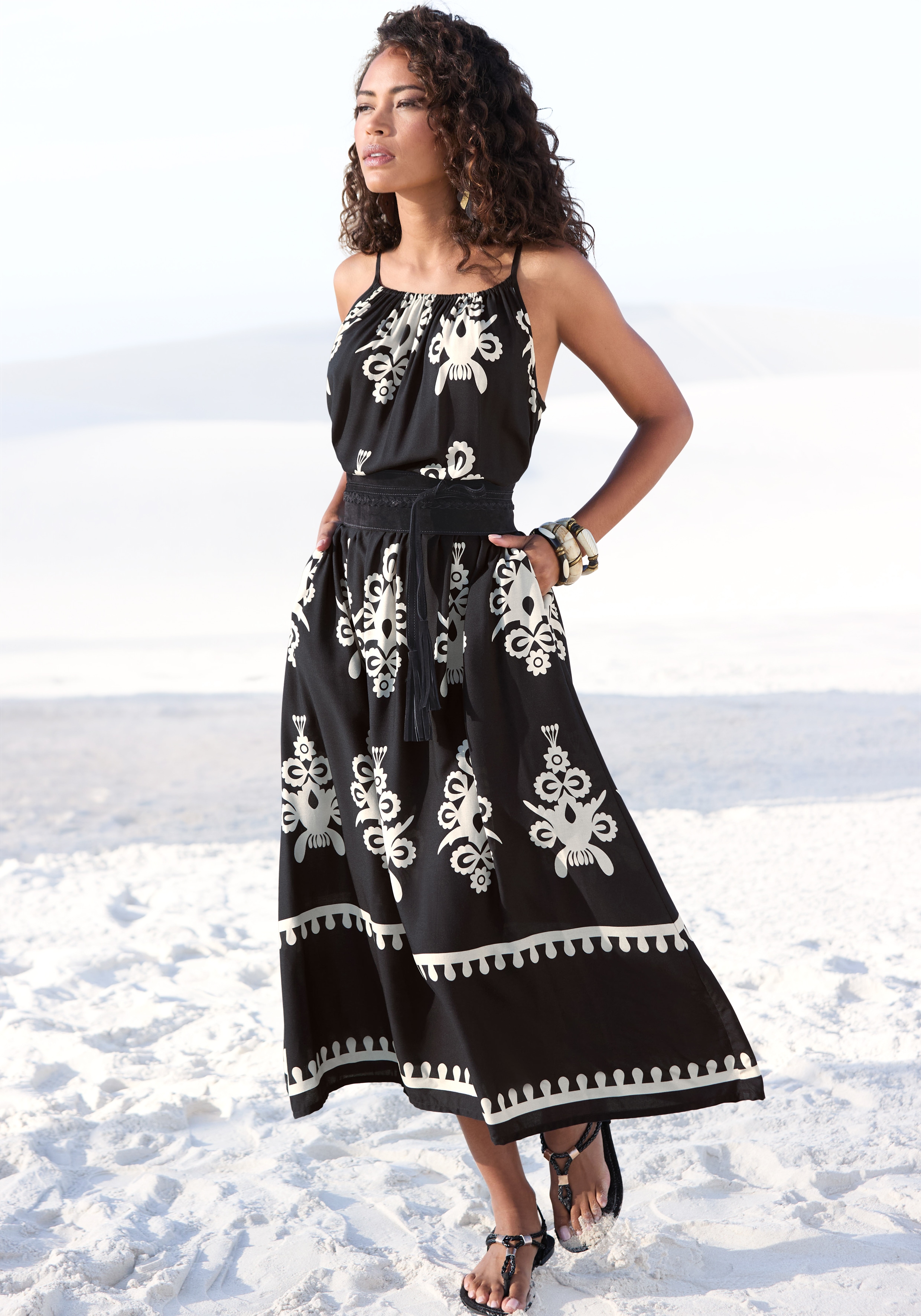 Midikleid LASCANA, Damen, Gr. 44, N-Gr, schwarz (schwarz, sand bedruckt), Web, Obermaterial: 100% Viskose, bedruckt, figurumspielend ca. Mitte Wade, Rundhals, Kleider, aus gewebter Viskose mit Ethnodruck Image