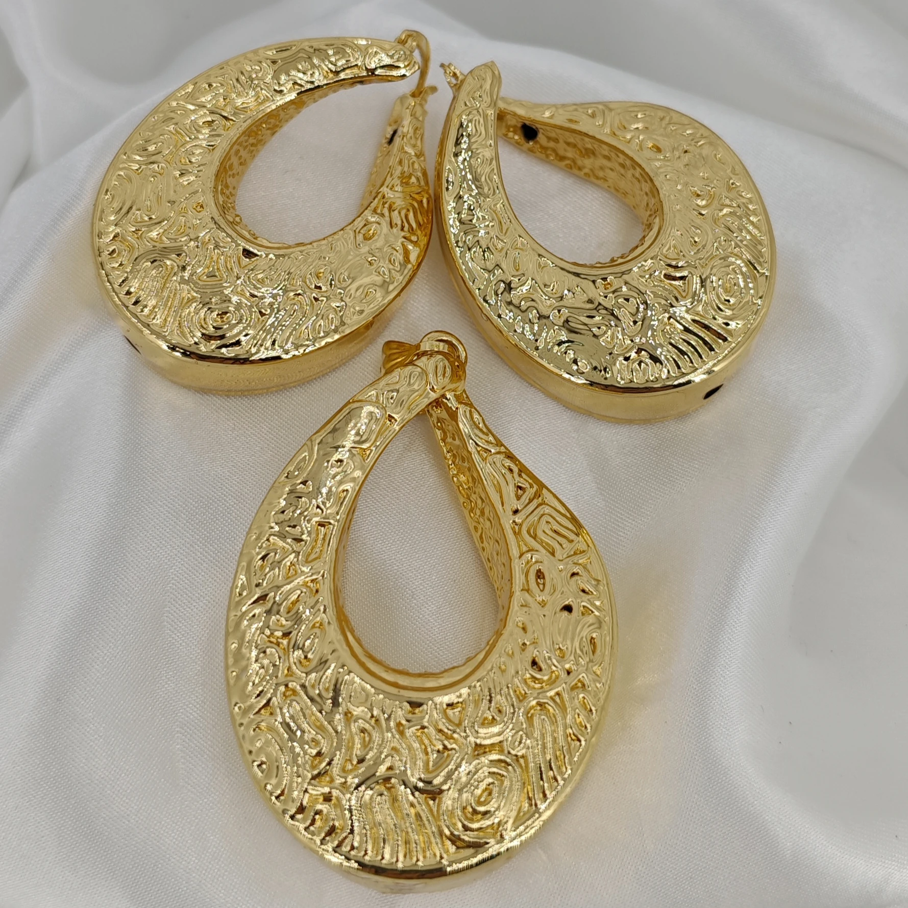 Cerchio alla moda leggero in due pezzi set di gioielli per le donne orecchini collare alla moda festa di nozze gioielli di spedizione gratuiti