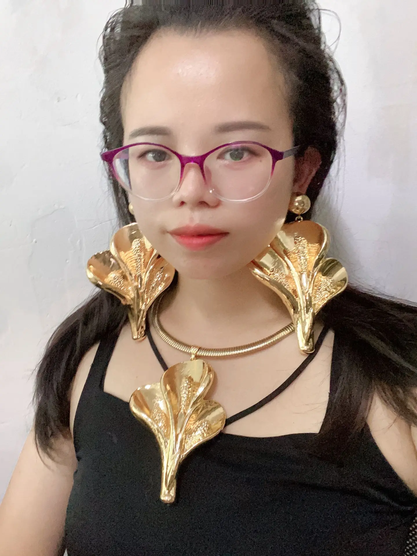 Das neueste ausgefallene, riesige, große, leichte, zweiteilige Schmuckset für Damen, Statement-Schmuck mit großem Pedant-Kragen, Ohrringen und Pedants Image