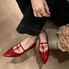 2025, T-Riemen, spitze Zehen, flache Schuhe, Damen, Fliege, Schnallenriemen, PU-Leder, elegante rote