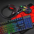 Nuovo gioco in quattro pezzi Combo tastiera a 104 tasti Mouse con luce respiratoria a 4 colori Cuffie da gioco da 3,5 mm Tappetino per mouse antiscivolo