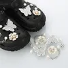 DIY 10 stücke Neue Clog Schuh Zubehör Silber Schmetterling Perle Blume Schuh Charms Abnehmbare Mode Kette Sandalen Dekoration Sets