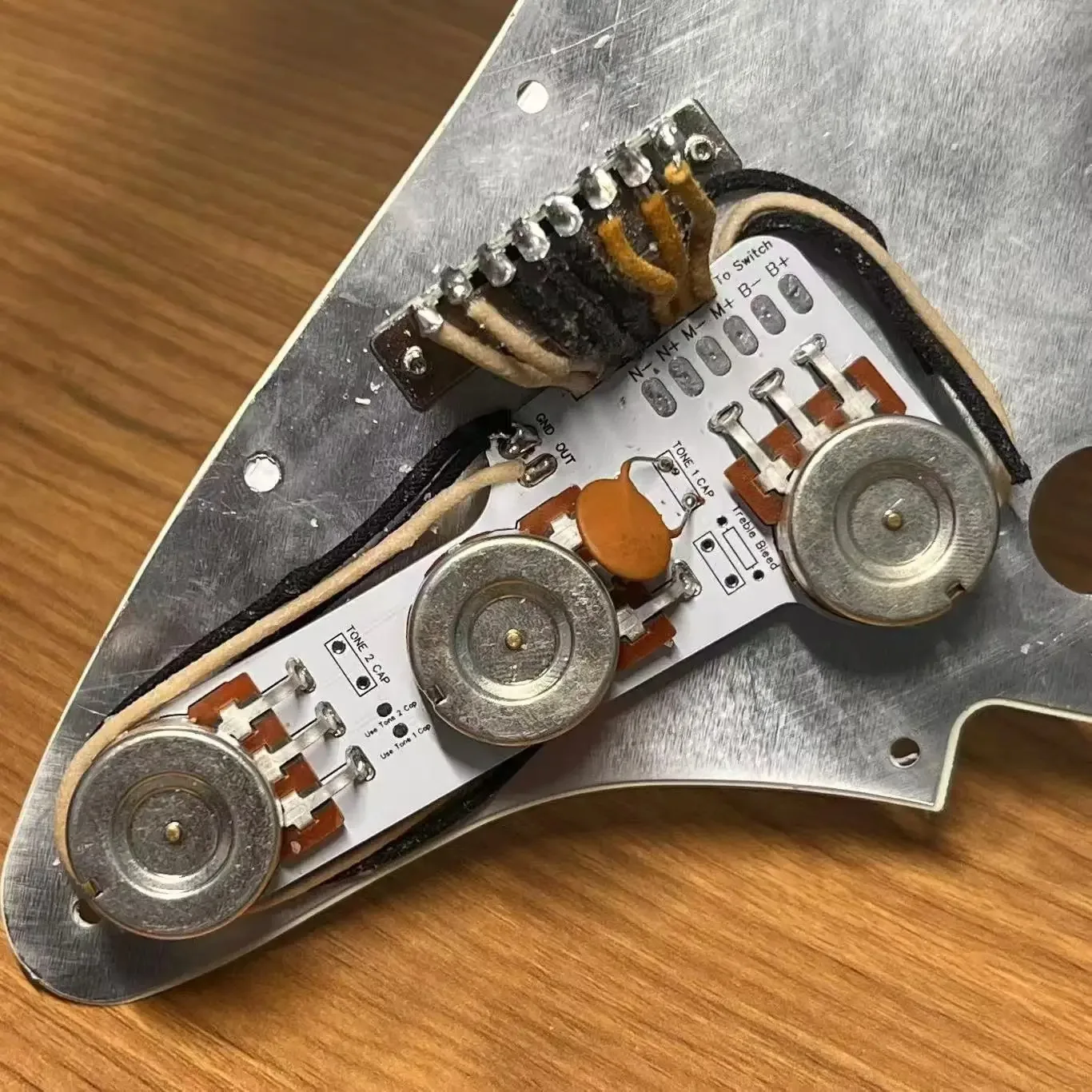 250K Ohm SSS Vorverdrahteter Gitarrenkabelbaum - Mit Einzelspulen-Tonabnehmern (N+M+B) - Komplettes ST-Verkabelungsset Image