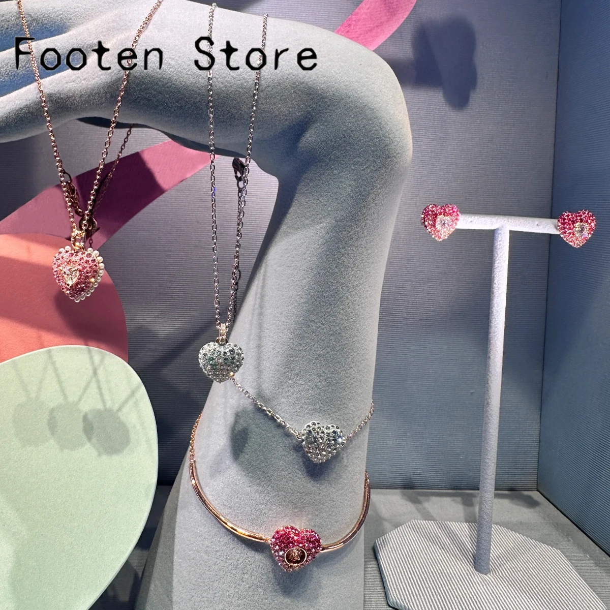 2026 Neuer Trend Feines Schmuckset Charmantes Herz-Kristall Mode Edelstahl Halskette und Ohrringe Als Jubiläumsgeschenk für Frauen Image