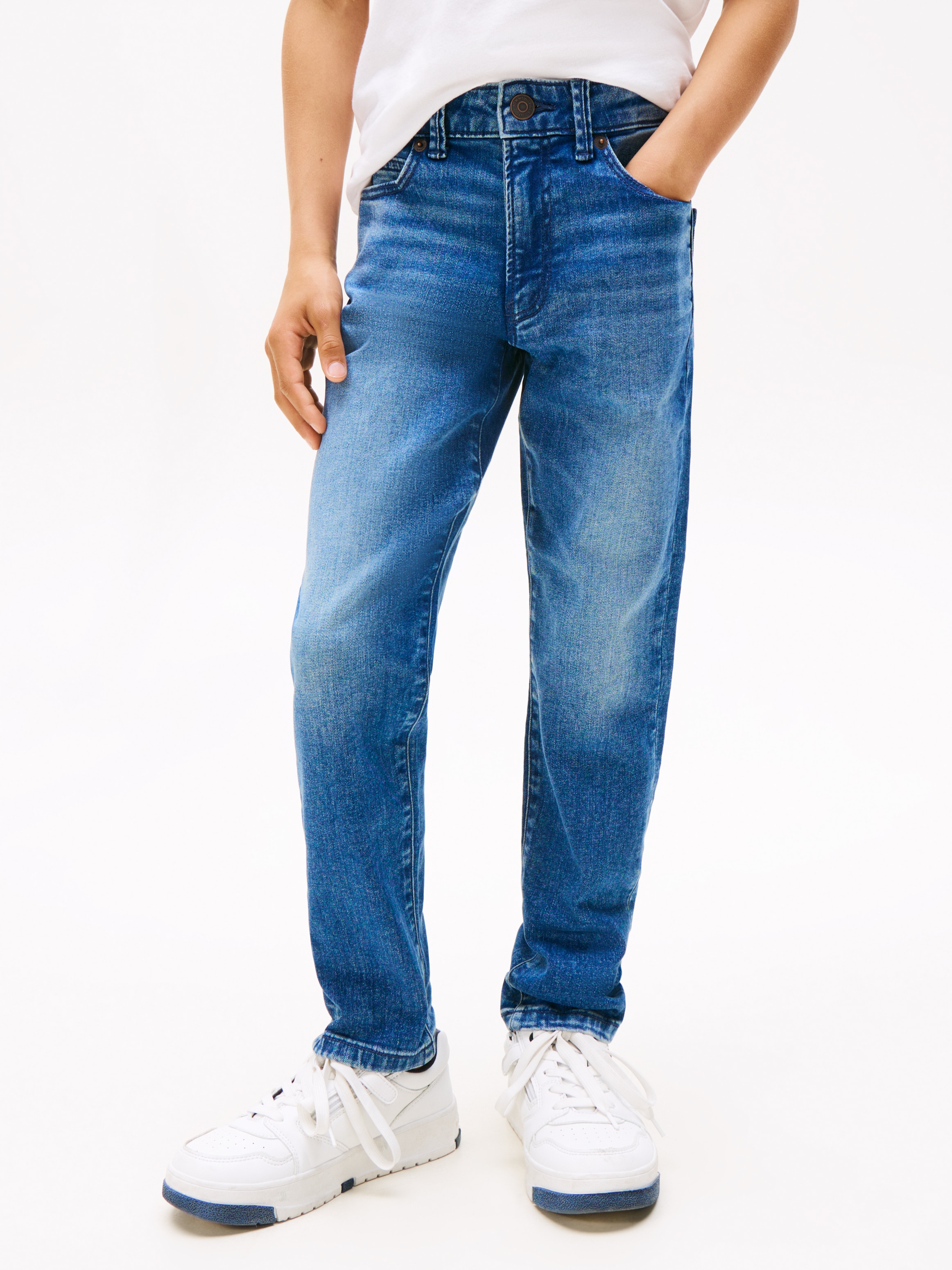 Straight-Jeans TOMMY HILFIGER "MODERN STRAIGHT", Jungen, Gr. 8 (128), N-Gr, blau (mid blau), Denim/Jeans, Obermaterial: 98% Baumwolle, 2% Elasthan, regular fit lang, Jeans, für Kinder bis 16 Jahre, in heller Waschung
