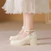 Elegante weiße High-Heel-Modische Lederschuhe im Mary-Jane-Stil mit Schnallenriemen