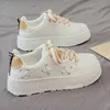 Neue Muster Mode Weiße Frauen Schuhe Vielseitige Bewegung Turnschuhe Frauen Persönlichkeit Plattform Schuhe Belüftung Kleine Weiße Schuhe