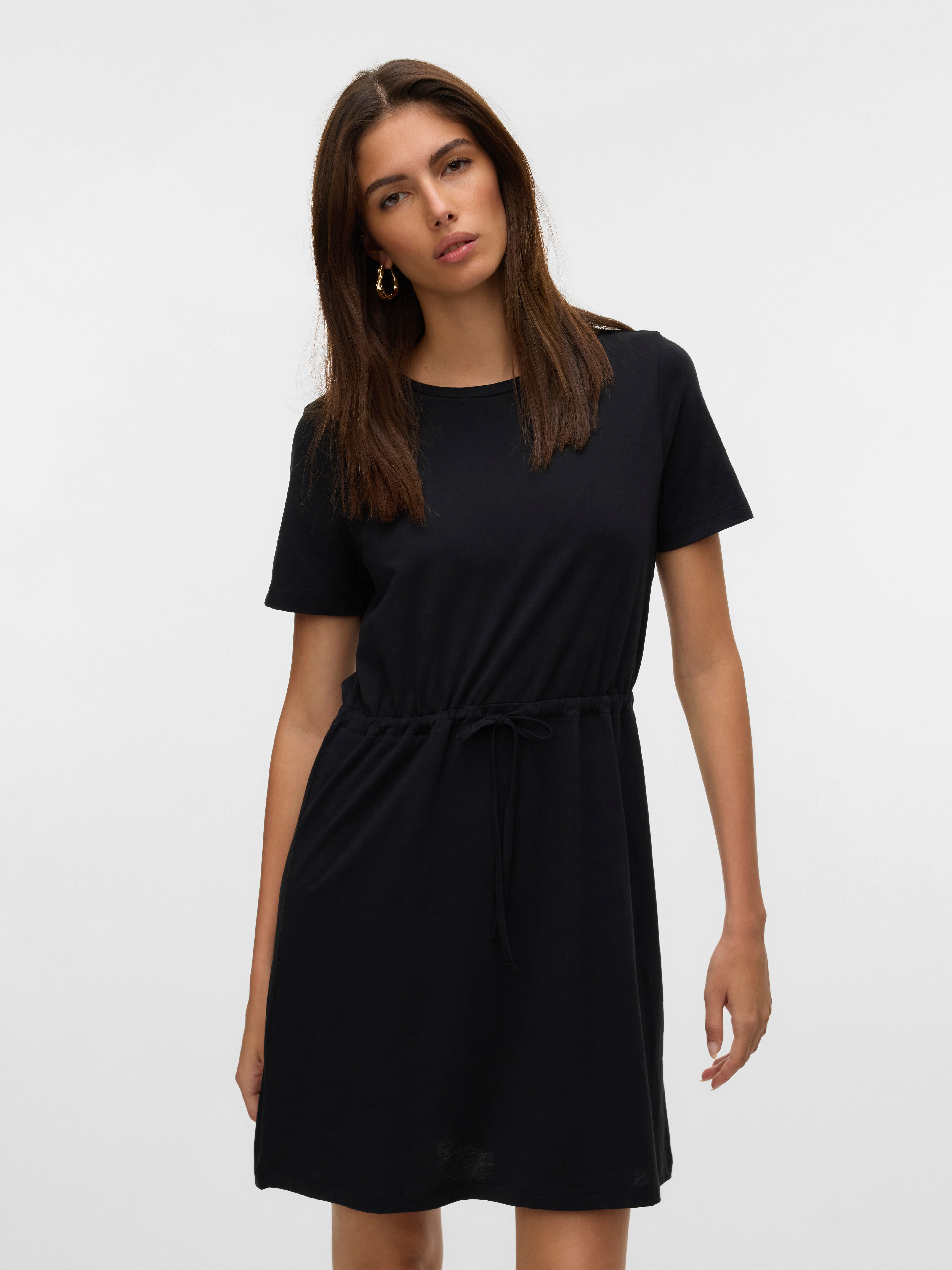 Shirtkleid VERO MODA "VMLUNA SS SHORT STRING DRESS JRS NOOS", Damen, Gr. XS, N-Gr, schwarz, Jersey, Obermaterial: 50% Baumwolle, 50% Polyester, unifarben, regular fit kurz, Rundhals, Kleider, Sommerkleid Image