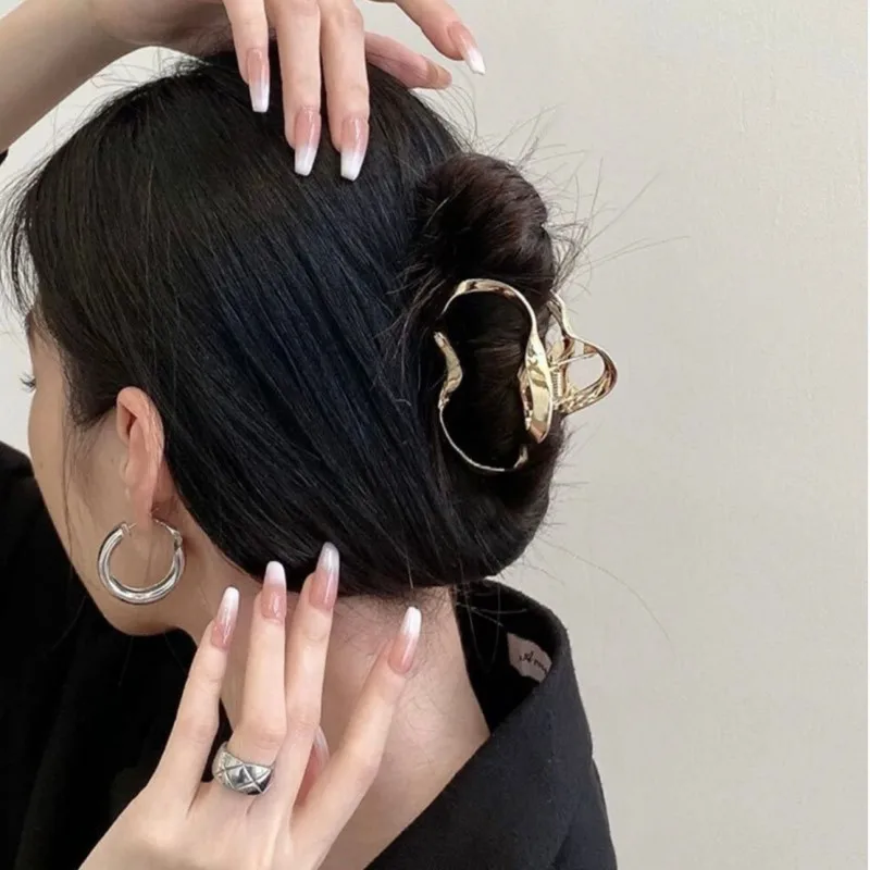 Nischenflüssiger Haarschmuck aus Metall mit unregelmäßiger Linie für Frauen Image