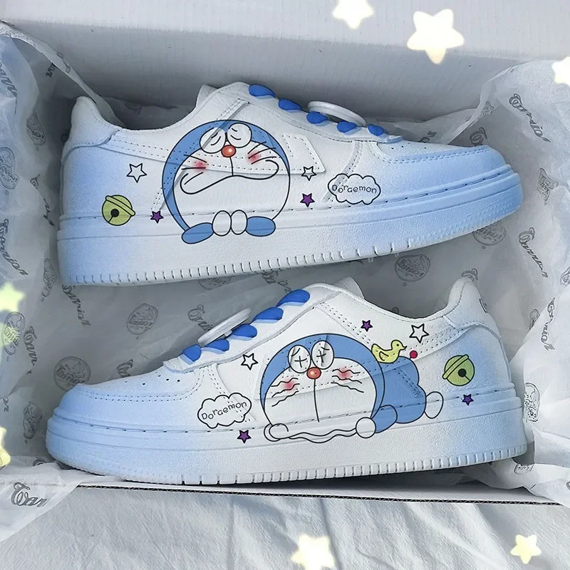 Doraemon Anime Casual Sneakers süße Cartoon bequeme Persönlichkeit atmungsaktive kleine weiße Schuhe für Freunde Weihnachtsgeschenk