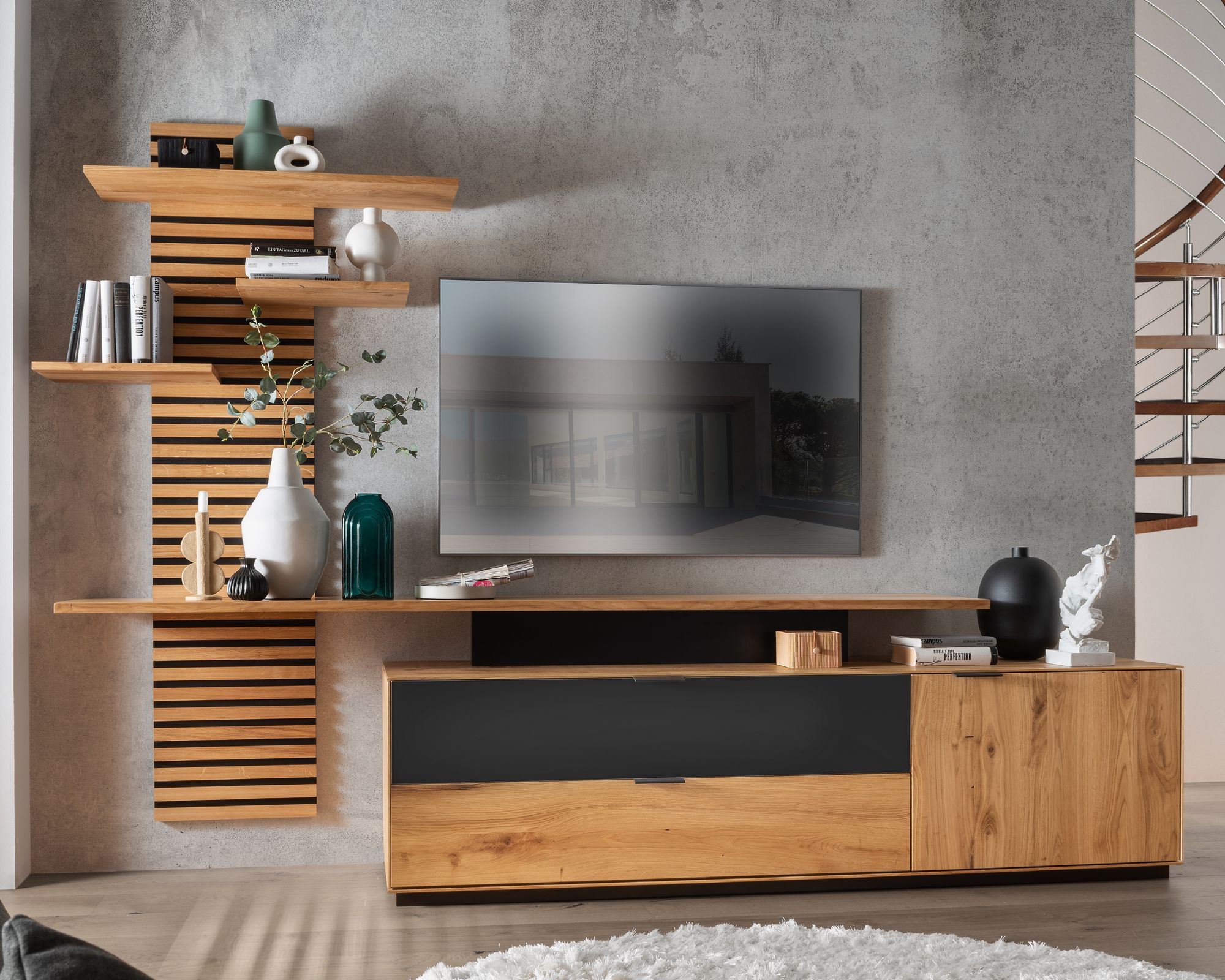 Massivholz »Lugano« Panel Wohnwand glatte Front / obere Schublade in Weißglas Image