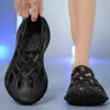 Sommer Männer Sandalen Licht EVA männer Casual Schuhe Große Größe Loch Schuhe Clogs Liebhaber Hause Outdoor Garten Männlichen Strand Flache hausschuhe
